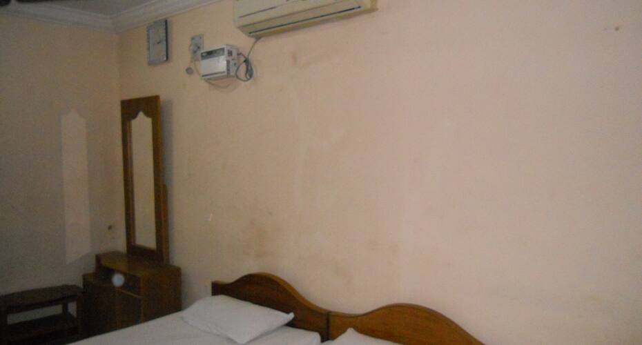 Jins & Jimmy Hotel, Thiruvananthapuram 5